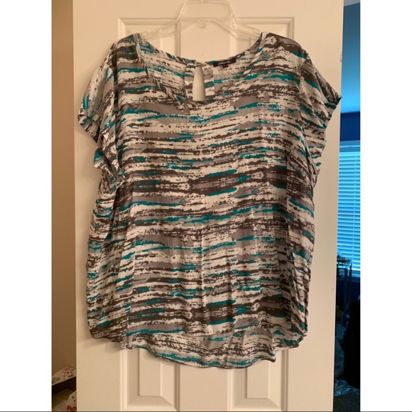 Soirée Tops - Size 3X Patterned short sleeve women’s Blouse EUC